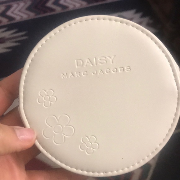 Daisy Marc Jacob cosmetic pouch - Picture 2 of 5